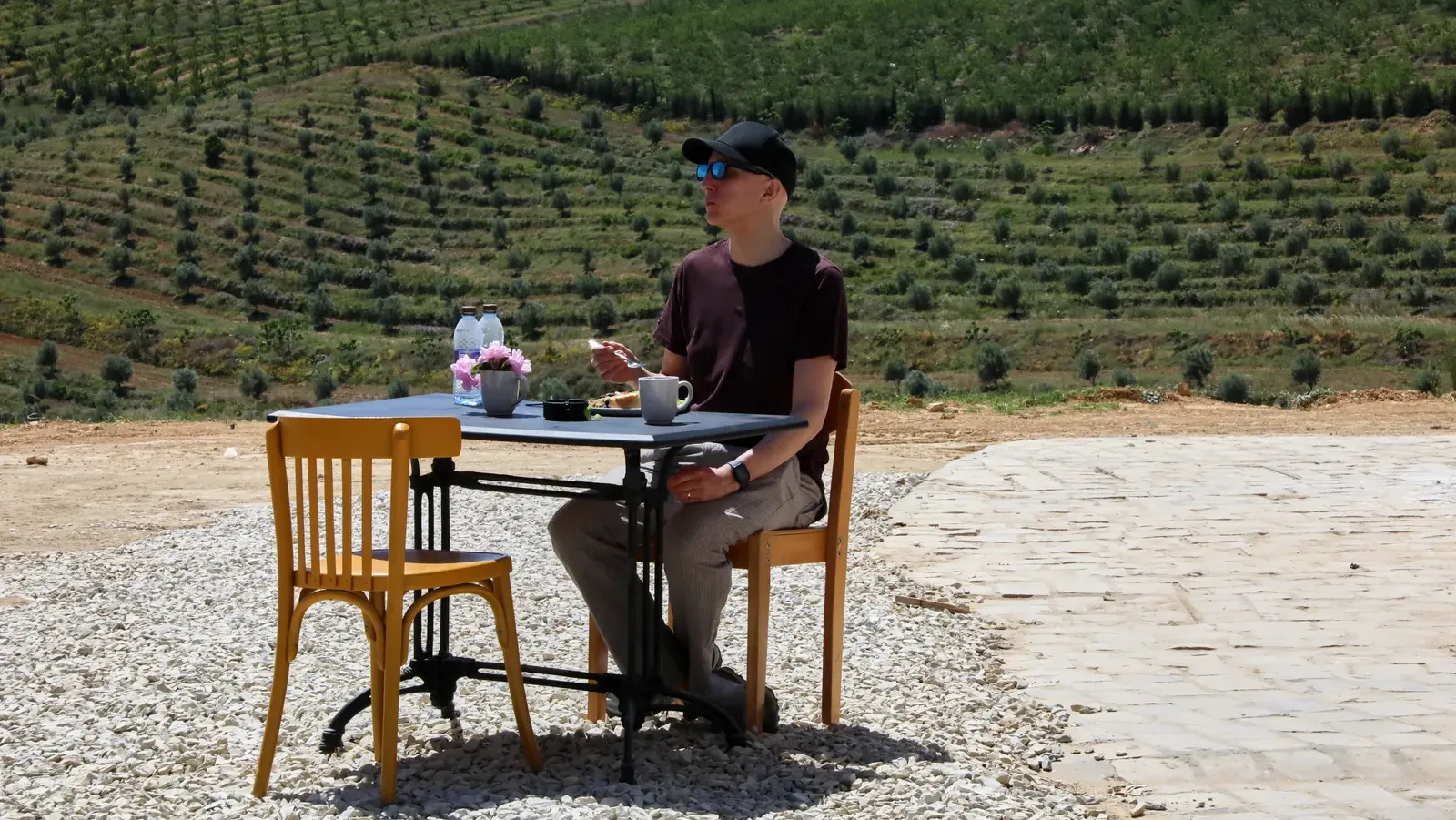 تلال بالأرقام