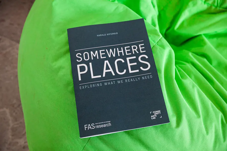 230516_Somewhere_Places_LAB_img_006